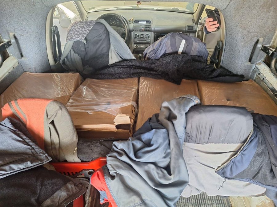 Kapen 360 kg mish dhe 36 bombola gazi të padeklaruara në pikën kufitare në Vërmicë