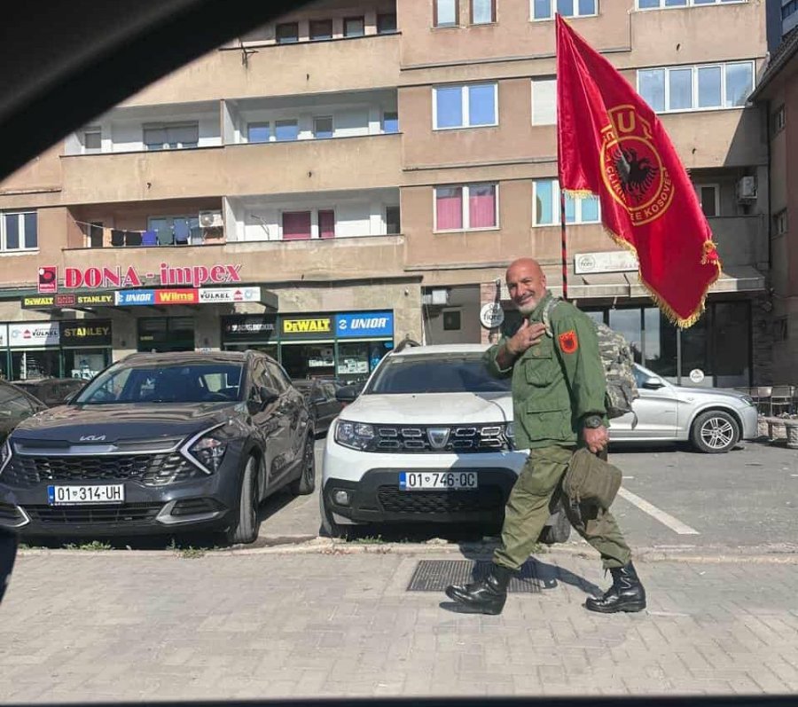 Në këmbë nga Kosova, veterani i UÇK-së mbërrin në Tiranë për protestën