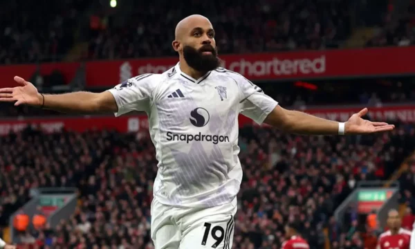 Man Unitedi po fiton pas pjesës së parë në “Anfield”