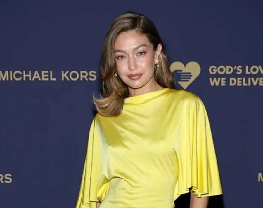 Gigi Hadid bie në sy me fustanin e verdhë në galën e bamirësisë që nderon Anne Hathawayn