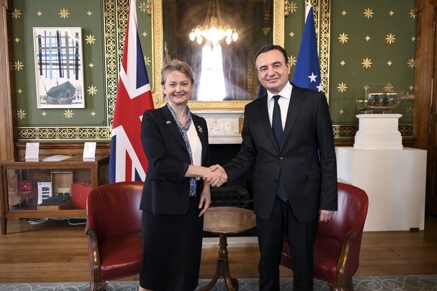 Kurti në Londër: Kosova, e gatshme ta ndihmojë Britaninë në menaxhimin e migracionit