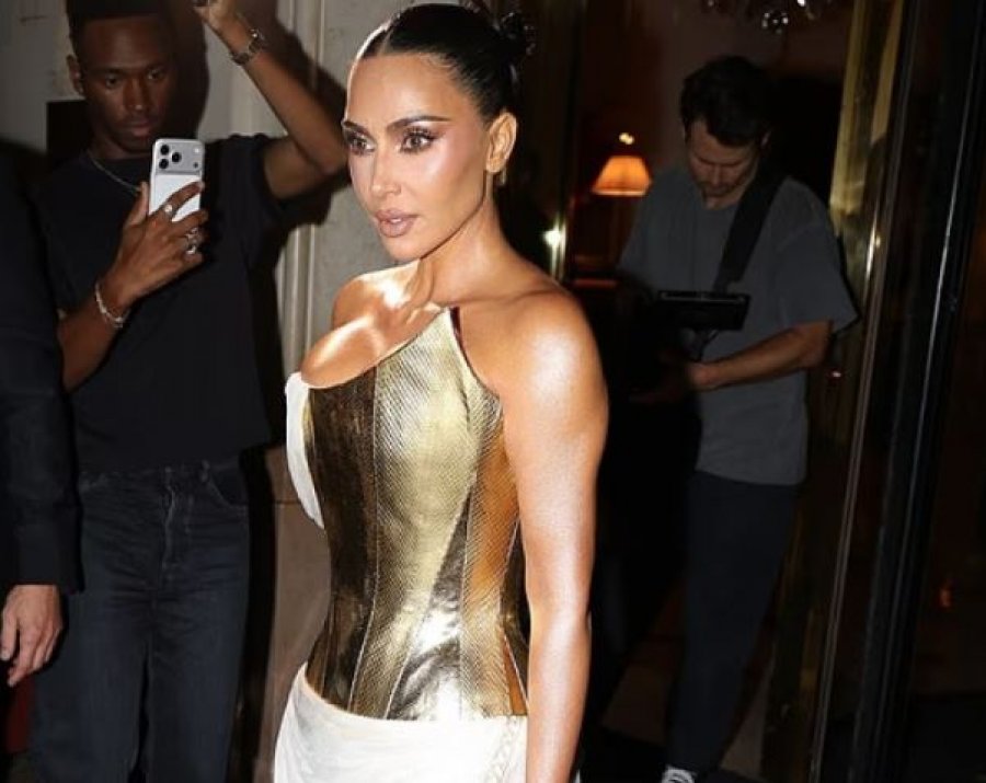 Kim Kardashian shkëlqen në pamjen e dytë të mbrëmjes në Paris
