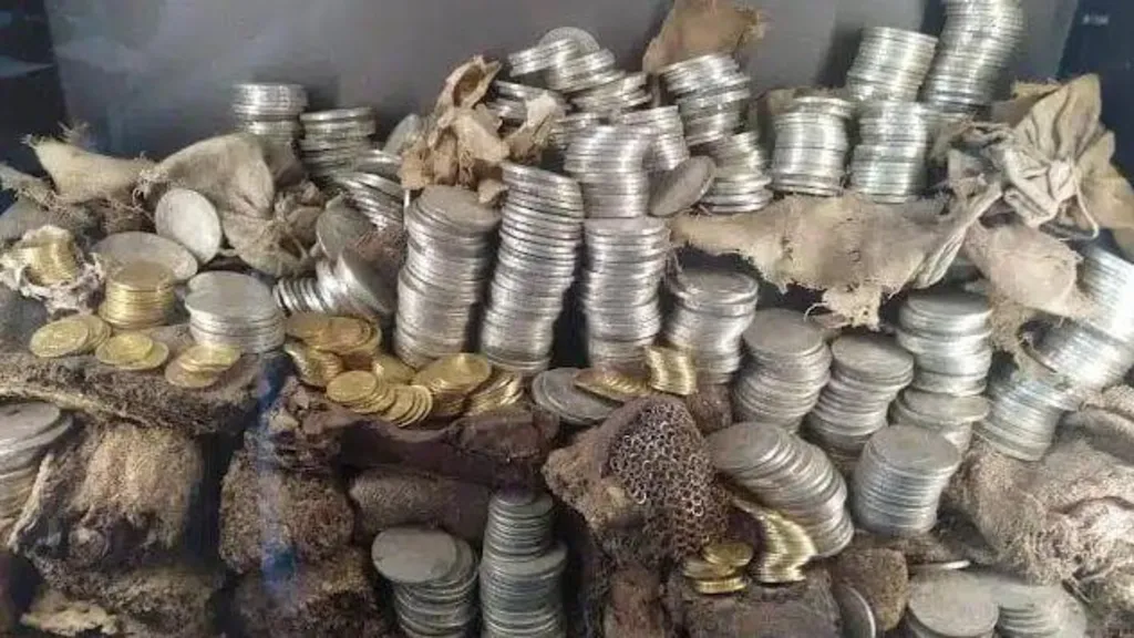 Një tjetër grabitje në muze të Francës, vjedhin 2,000 monedha ari dhe argjendi