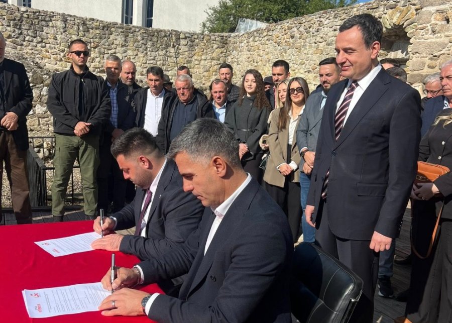 Abdixihiku paralajmëron shkarkimin e Xhafer Tahirit: Pritni deri me të 10-tin