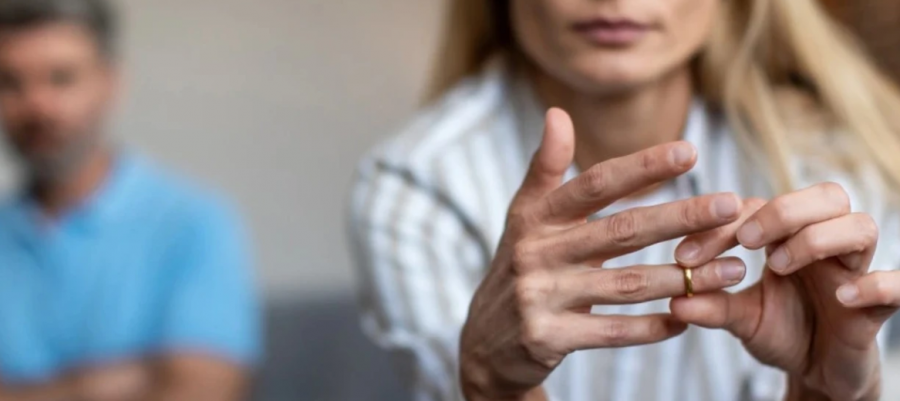 Të vërtetat befasuese që çiftet i kuptojnë vetëm pasi divorcohen