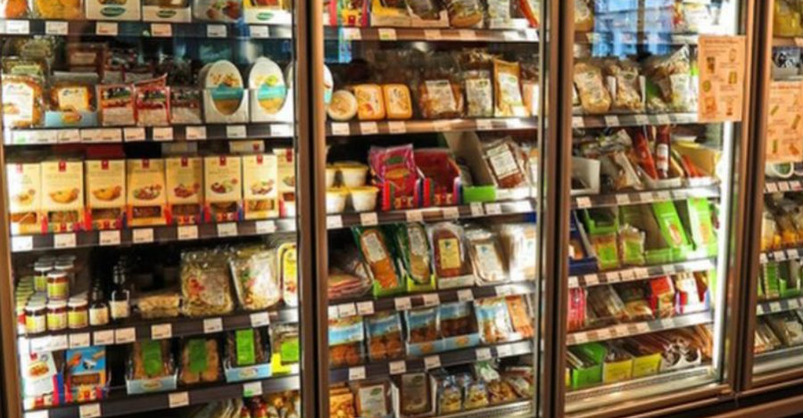 Franca ndalon hedhjen e ushqimit, detyron supermarketet ta japin për njerëzit në nevojë