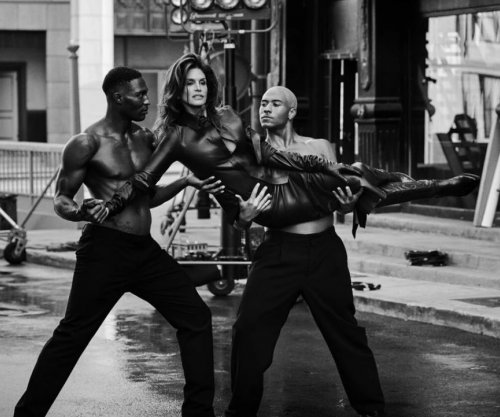 Cindy Crawford flet për guximin, bukurinë dhe lirinë e moshës: Mos kini frikë nga vitet