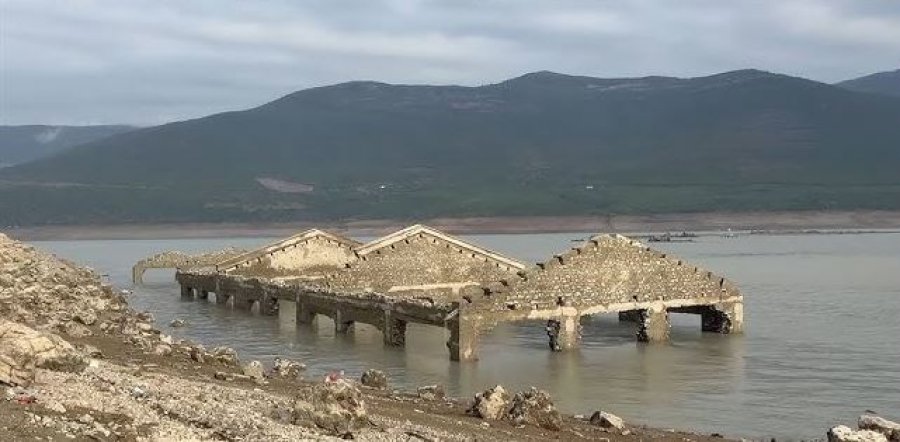 Tharja e Liqenit të Fierzës, zbulon qytetin e vjetër të Kukësit