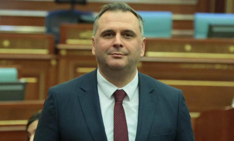 Bajqinovci: LVV-ja s’do të ketë propozim tjetër te presidentja për formimin e qeverisë, përveç Kurtit