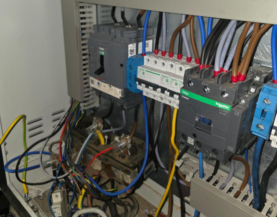 Dëmtohet ndriçimi elektrik te “Rruga B” në Prishtinë, Komuna jep detaje