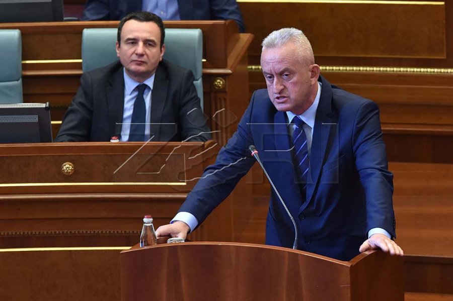 Qalaj për Kurtin: I ka 100 probleme brenda partisë, s’ka pse merret me të tjerët