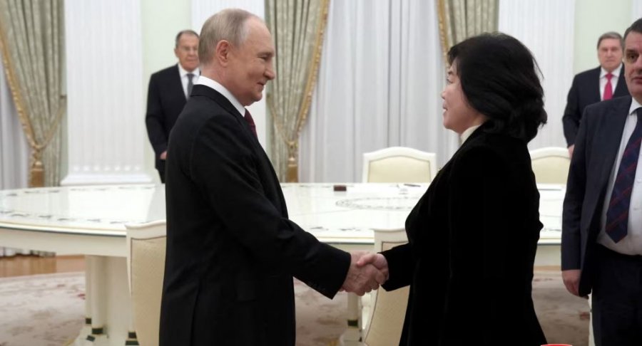 Putini mirëpret në Kremlin kryediplomaten e Koresë së Veriut