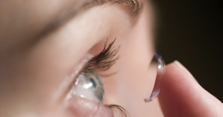 Lentet e kontaktit mund të shkaktojnë infeksione, ulcera, madje edhe verbëri