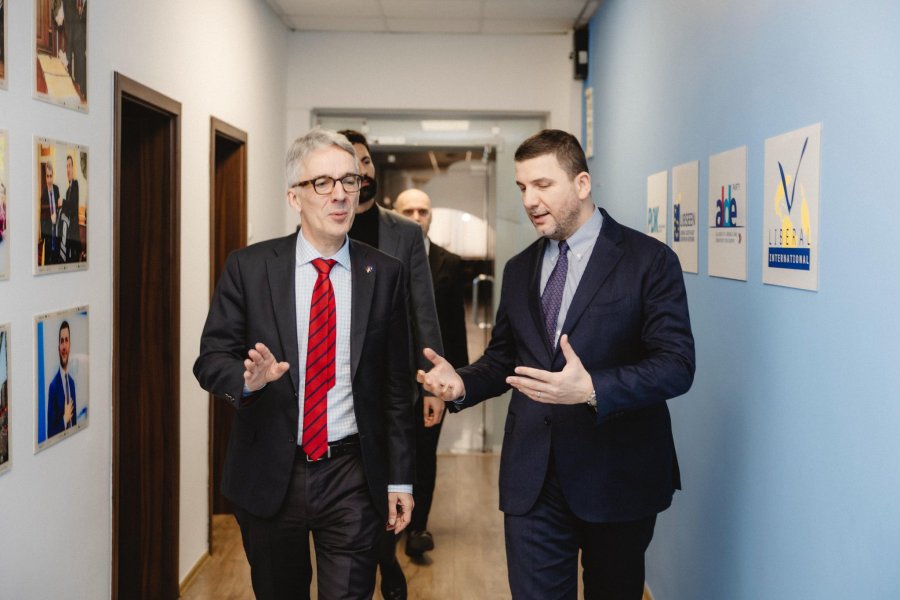 Krasniqi priti në selinë e PDK-së Rainer Rudolph, diskutuan për zhvillimet politike në vend