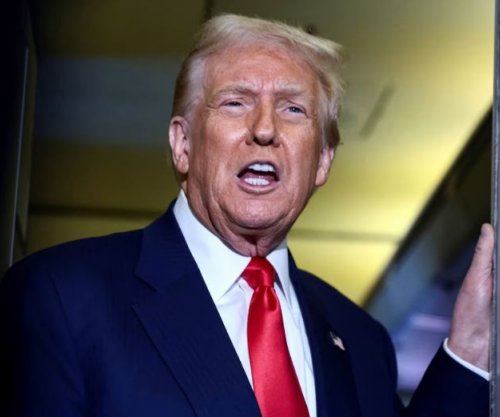 Trumpi ul numrin e pranimit të refugjatëve, prioritet afrikanojugorëve të bardhë