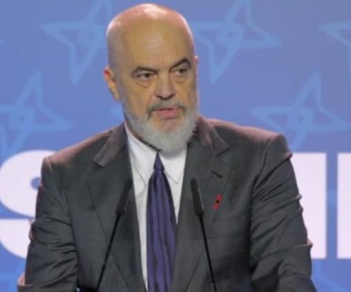 Edi Rama në Paris: Kosova është shtet, problem është Serbia
