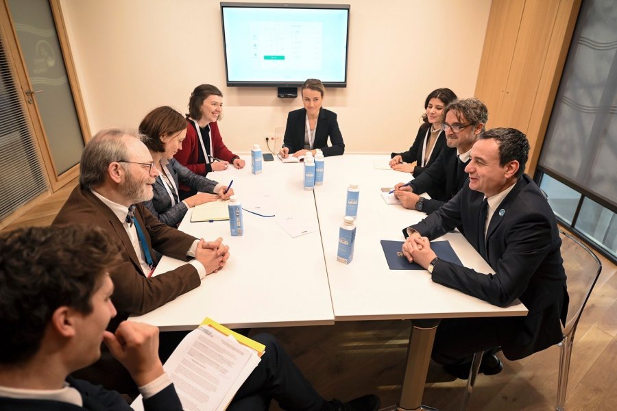 Kurti zhvilloi takime bilaterale me zyrtarë nga Finlanda, Belgjika e Franca