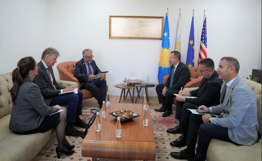 Shefi i EULEX-it viziton Inspektoratin Policor të Kosovës