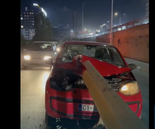 Tri vetura përfshihen në një aksident në Çagllavicë, dy të lënduar