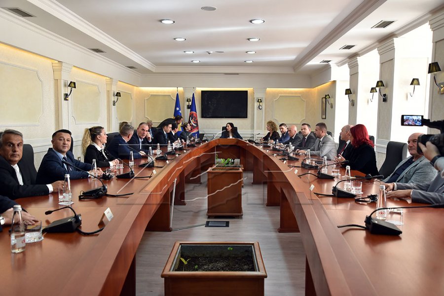 Nis takimi i Presidentes me partitë politike