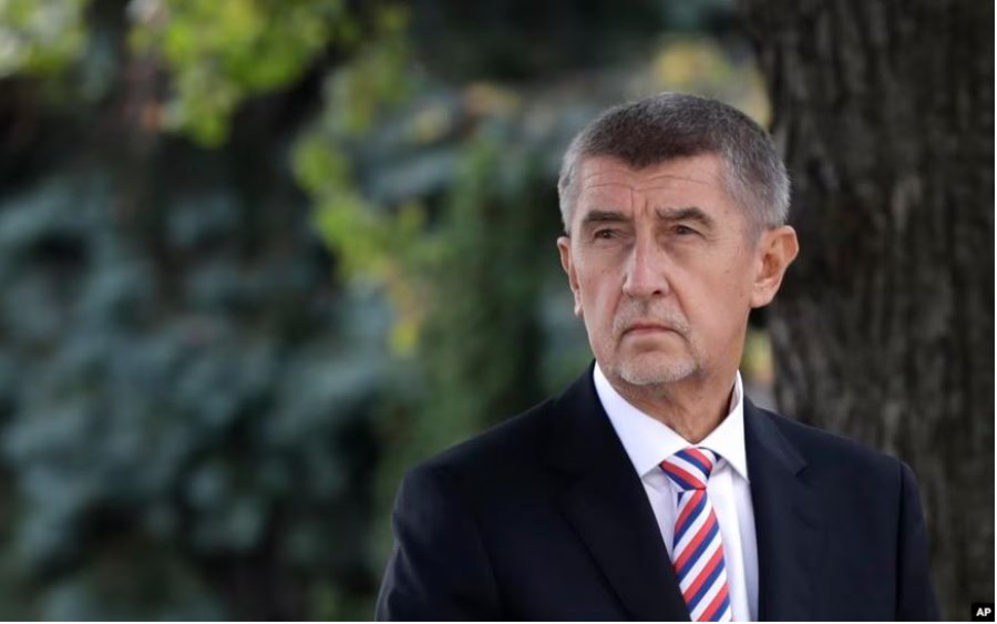 Ish-kryeministri çek sulmohet gjatë një tubimi