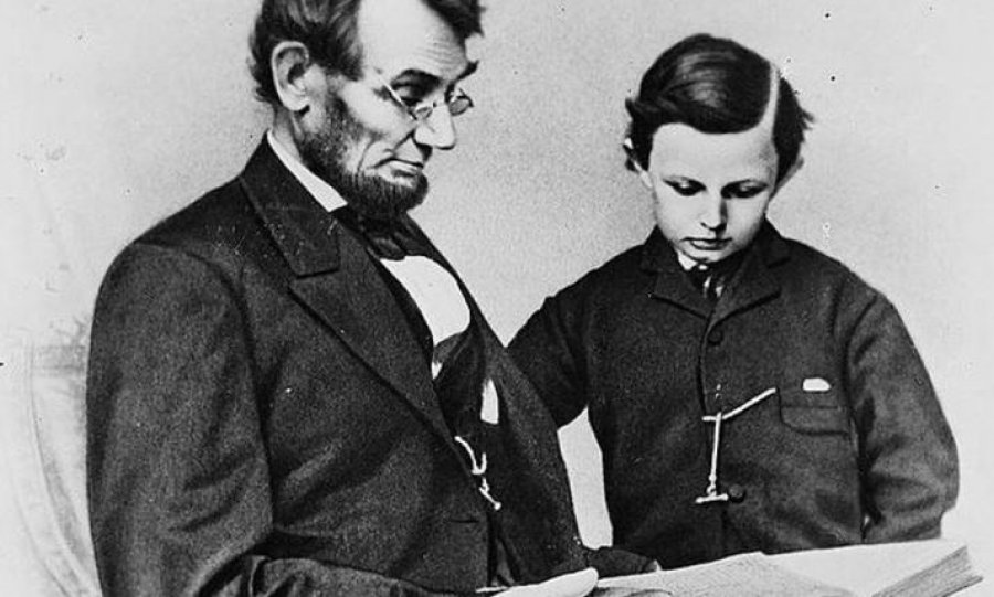 Letra emocionuese që Abraham Lincoln i dërgoi mësuesit të djalit të tij