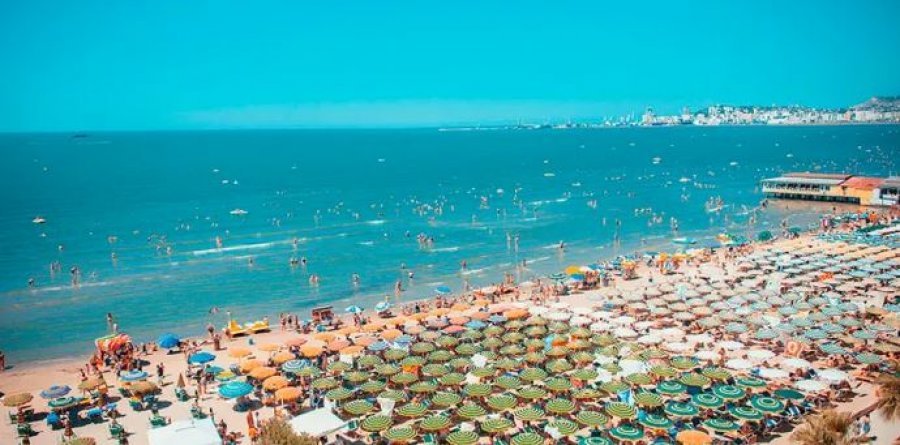 Shqiptarët nga Kosova braktisin bregdetin e Shqipërisë, preferojnë atë grek