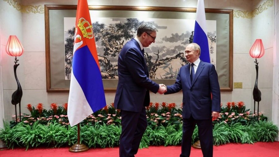 Vuçiqi sulmon BE-në për Kosovën në takimin me Putinin në Kinë