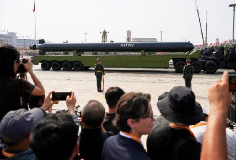 Disa nga armët që Kina i shfaqi gjatë paradës ushtarake [foto]