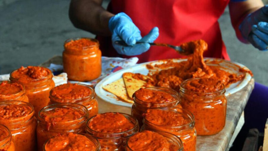 Ajvar i përkryer, kjo është receta e detajuar për shije unike