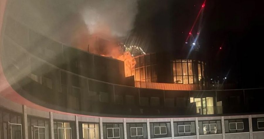 Përfshihet nga flakët ndërtesa nëntëkatëshe në Londër, rreth 100 zjarrfikës të angazhuar për të shuar zjarrin