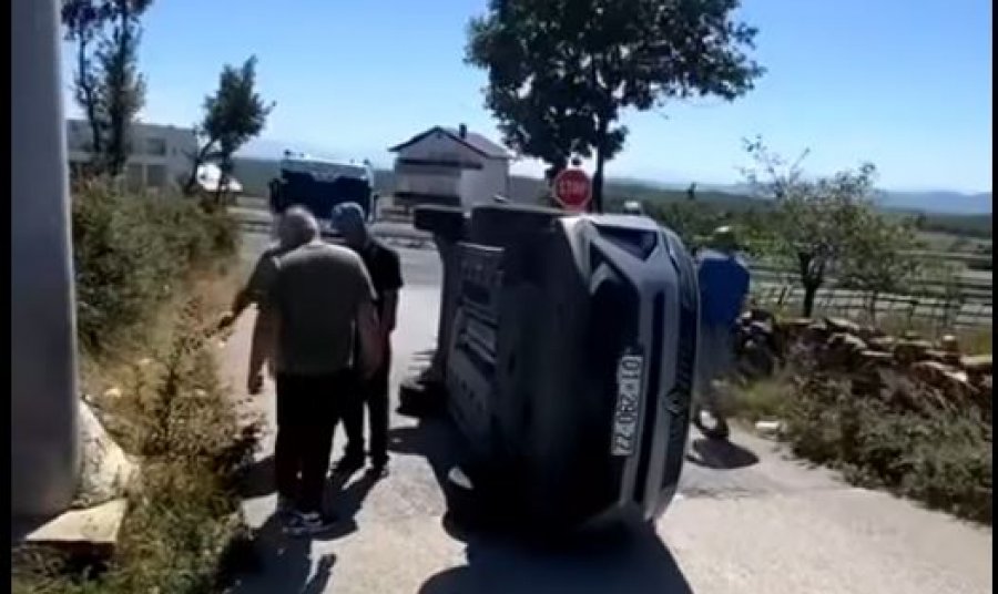 Aksident në Balincë të Malishevës, vetura përfundon e rrokullisur