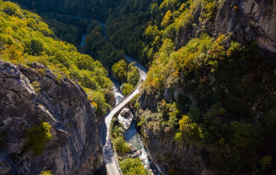 Turizëm pa rrugë: Rugova përballet me të njëjtat probleme çdo vit