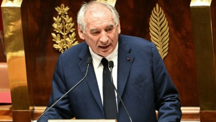 Rrëzohet Qeveria franceze