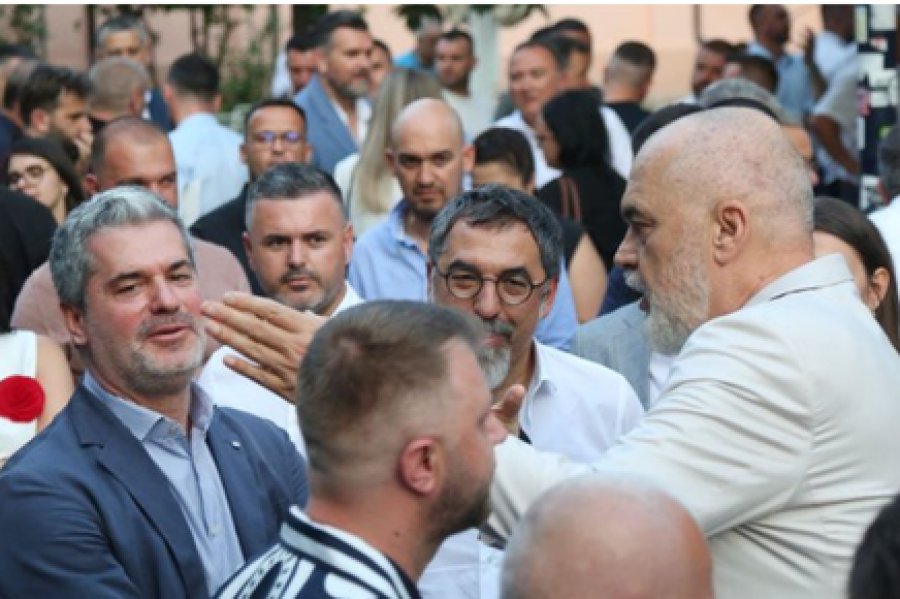 Jep dorëheqjen kryebashkiaku i Vlorës