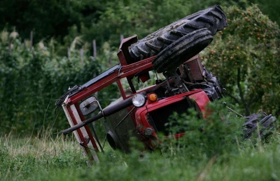 Vetaksident me traktor në Leposaviq, vdes një 16-vjeçar