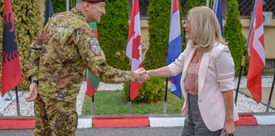 Barduani pret diplomaten greke Vakali, diskutojnë sigurinë në Kosovë dhe dialogun me Serbinë