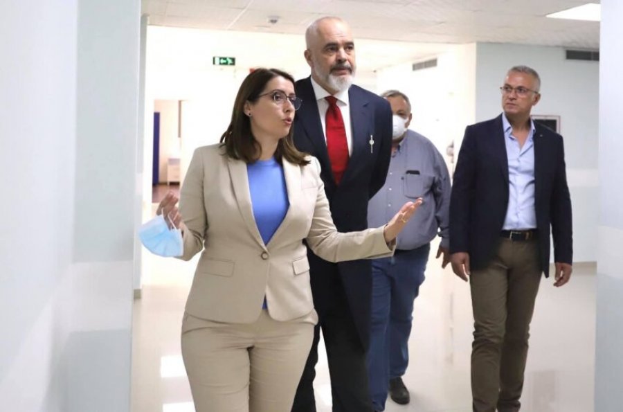 Rama u hap rrugë zgjedhjeve të parakohshme në Tiranë, propozon Ogerta Manastirliun