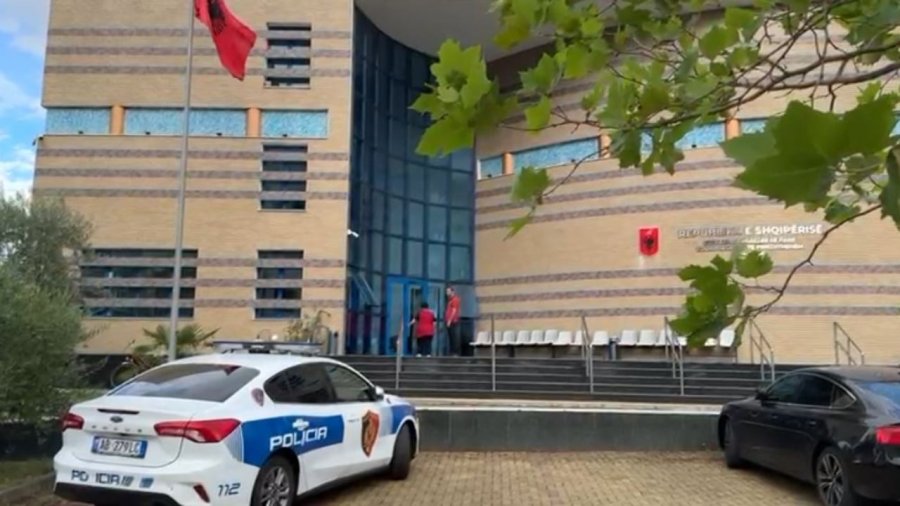 Vrasja e dyfishtë në Shkodër, gjykata i cakton të dyshuarit arrest me burg