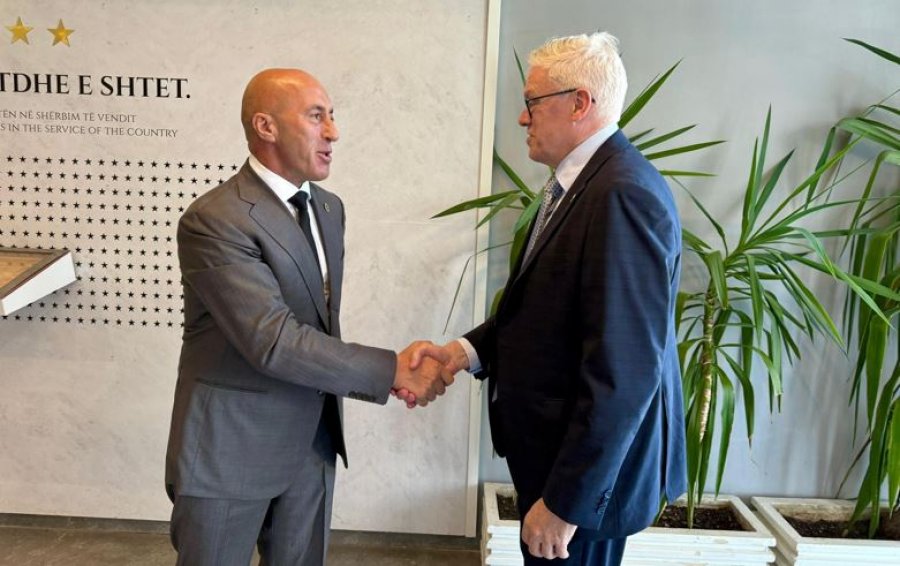 Haradinaj takohet me Rodgersin, flasin për zhvillimet rajonale dhe sfidat aktuale në vend