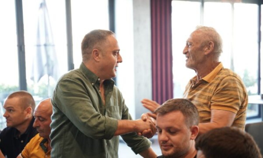Selmanaj dëgjon shqetësimet e banorëve të lagjes Arbana: Bashkë e ndërtojmë Prizrenin