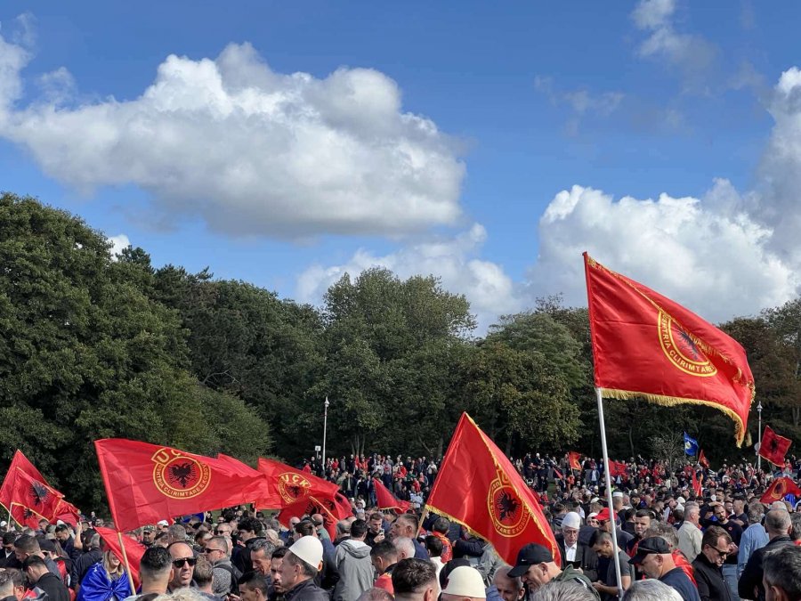 Numër i madh i protestuesve në Hagë, bëjnë thirrje për drejtësi