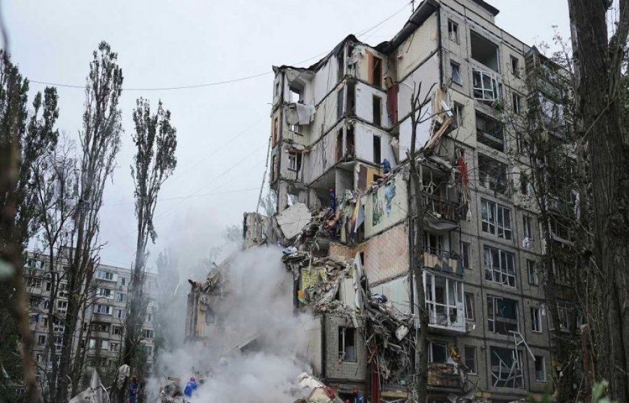 Goditet rafineria në Rusi, shqetësime për dronët në Poloni