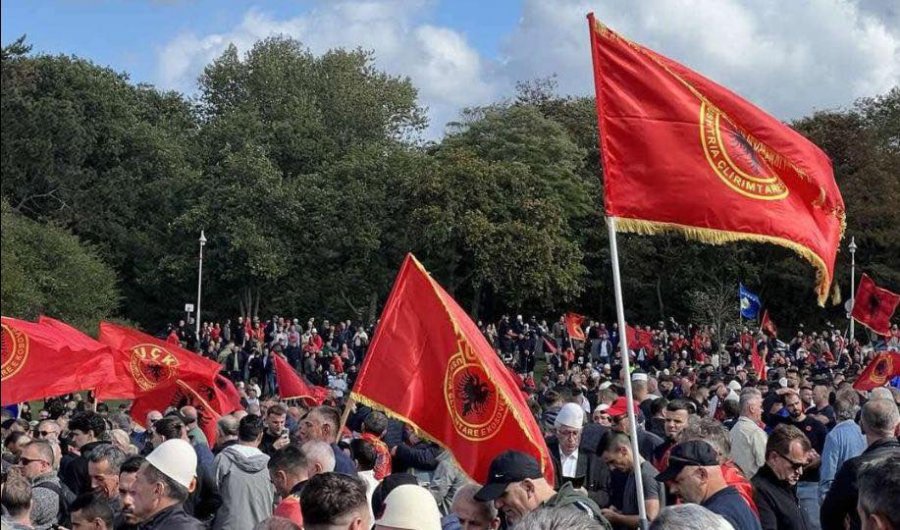Protesta e sotme në Hagë, Shqipe Selimi e quan “protestë në vendin e duhur”