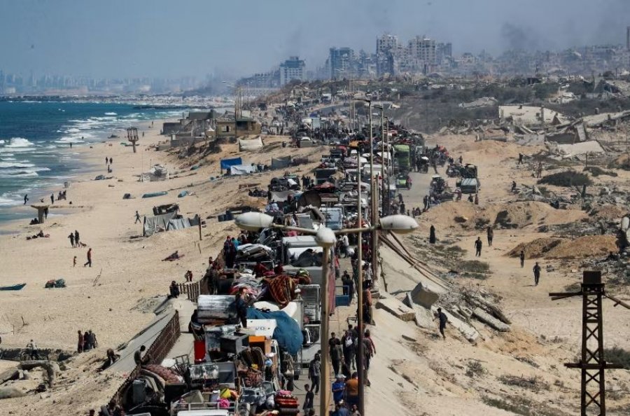 Palestinezët ikin nga qyteti i Gazës, ndërsa Izraeli thotë se nisi sulmin tokësor mes protestave globale