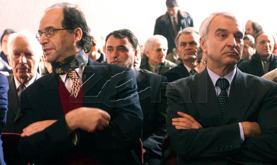 Williamsi tregon që Bukoshi në emër të Rugovës e ftoi si këshilltar të delegacionit shqiptar në Rambuje