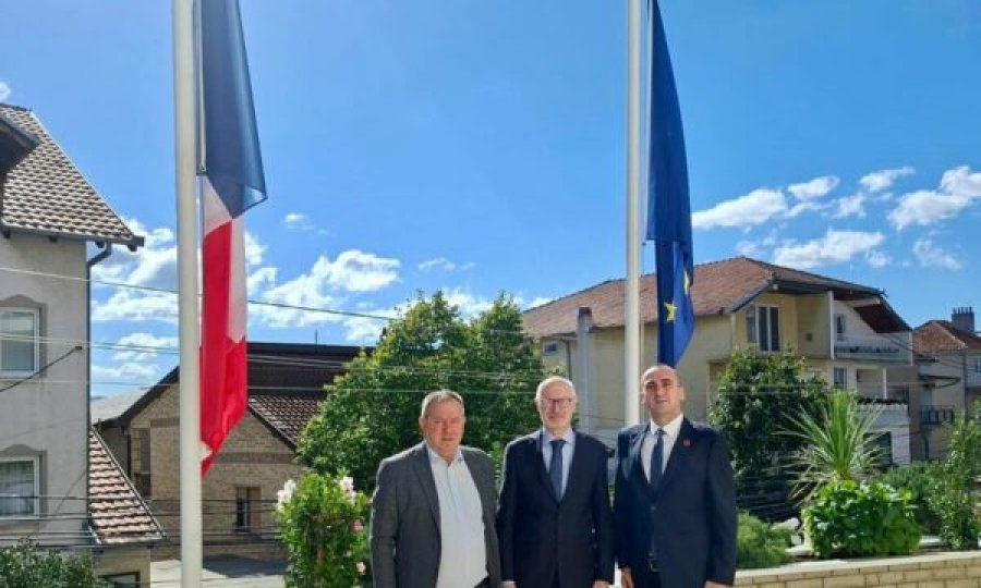 Krerët e veteranëve takojnë Ambasadorin Guerot, i kërkojnë që shqetësimet e tyre për Specialen t’i adresojë në Paris