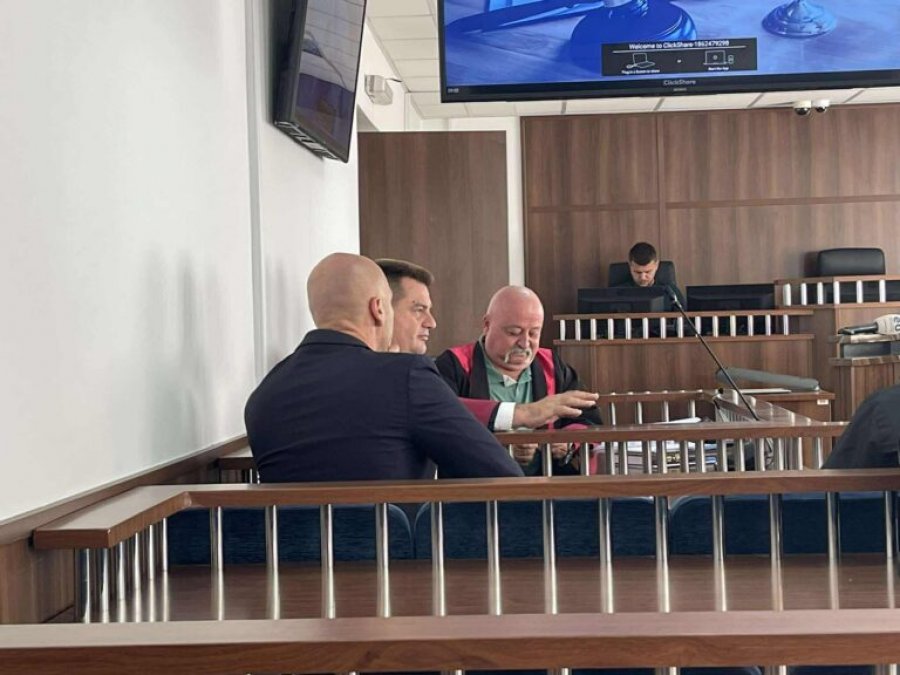Sulmi ndaj gazetarëve  Simiqi paraqitet në Gjykatë