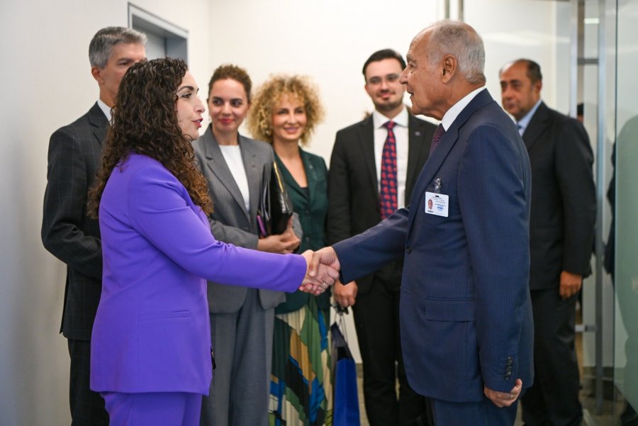 Osmani thekson rëndësinë e bashkëpunimit mes Kosovës dhe Ligës Arabe, në takimin me sekretarin e kësaj organizate