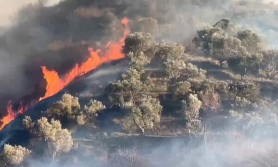 Vatër zjarri në Sarandë, flakët përhapen me shpejtësi